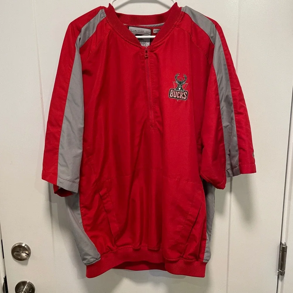 Colosseum Milwaukee Bucks NBA XL Red Grey Short Sleeve Quarter Zip Windbreaker